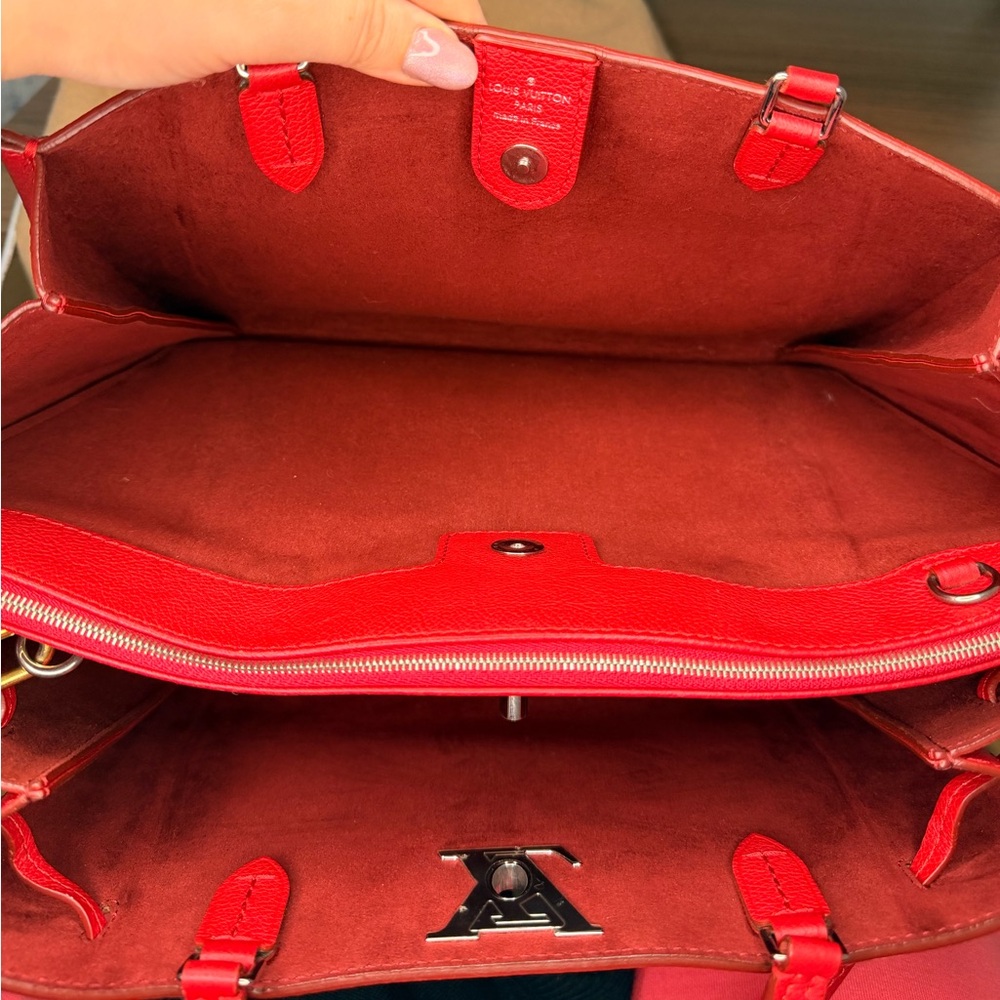 Louis Vuitton Rubis Pebbled Leather Lockmeto Bag - Picture 12 of 17